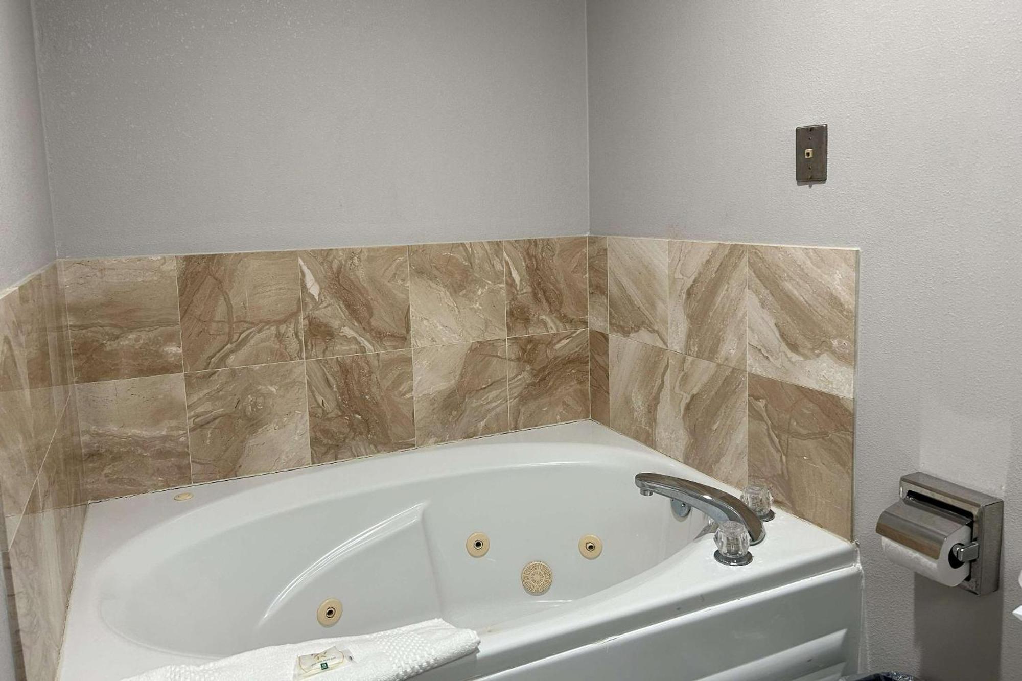 Quality Inn & Suites Tarboro - Kingsboro Zewnętrze zdjęcie